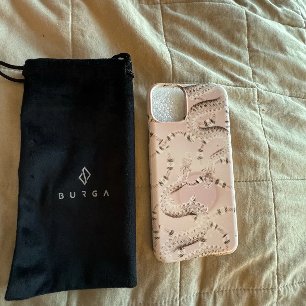 Burga blush/light pink snake detailed 11 pro max case with bag